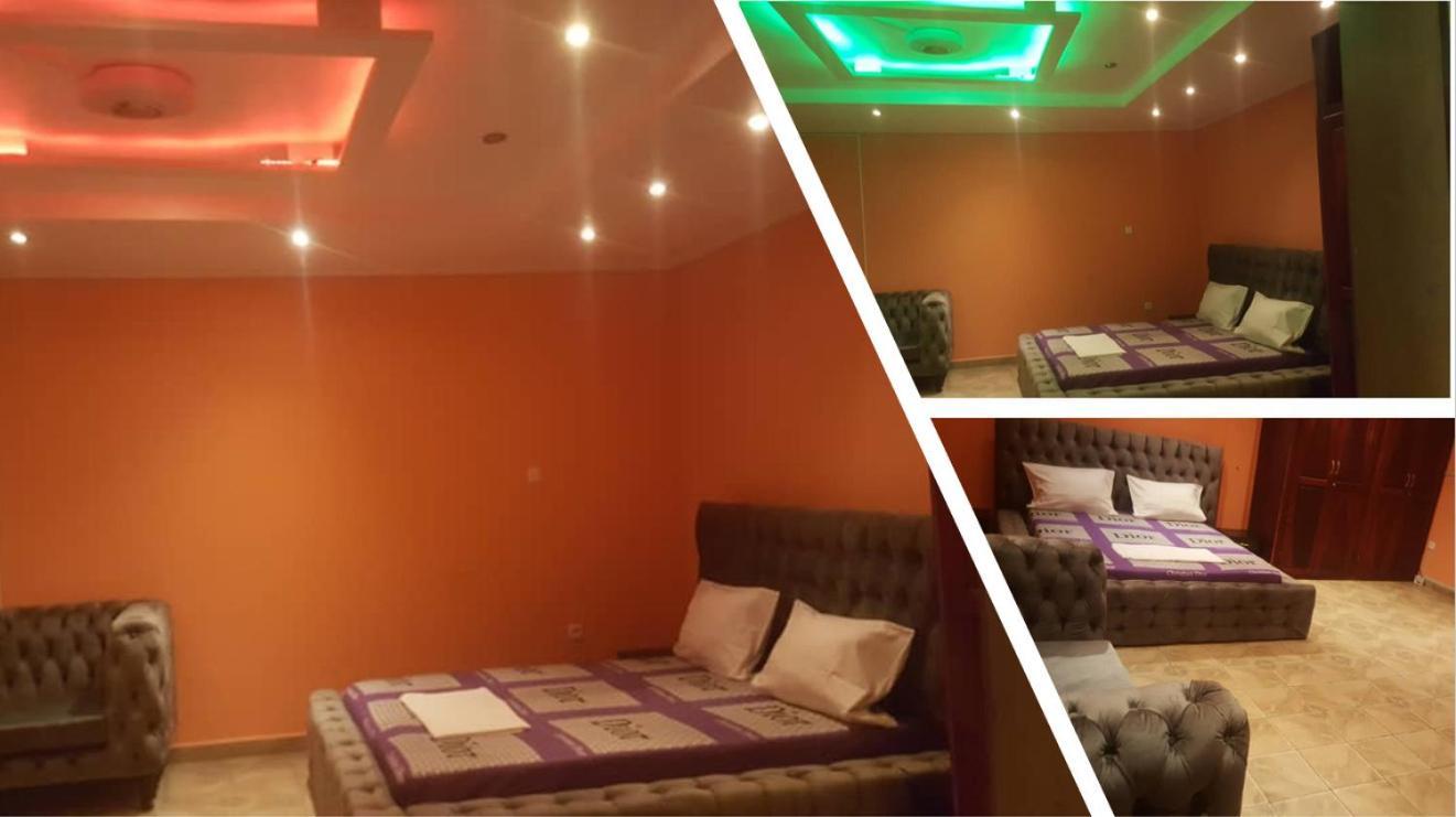 Cave Royale - Chambres-Studios-Apparts Meubles - Logpom Hopithal Des Soeurs Apres Camara Laye Douala Exterior photo