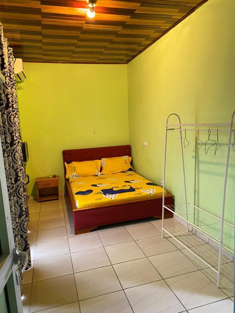 Cave Royale - Chambres-Studios-Apparts Meubles - Logpom Hopithal Des Soeurs Apres Camara Laye Douala Exterior photo