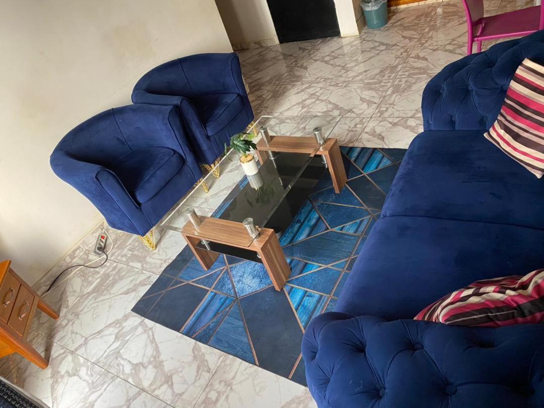 Cave Royale - Chambres-Studios-Apparts Meubles - Logpom Hopithal Des Soeurs Apres Camara Laye Douala Exterior photo